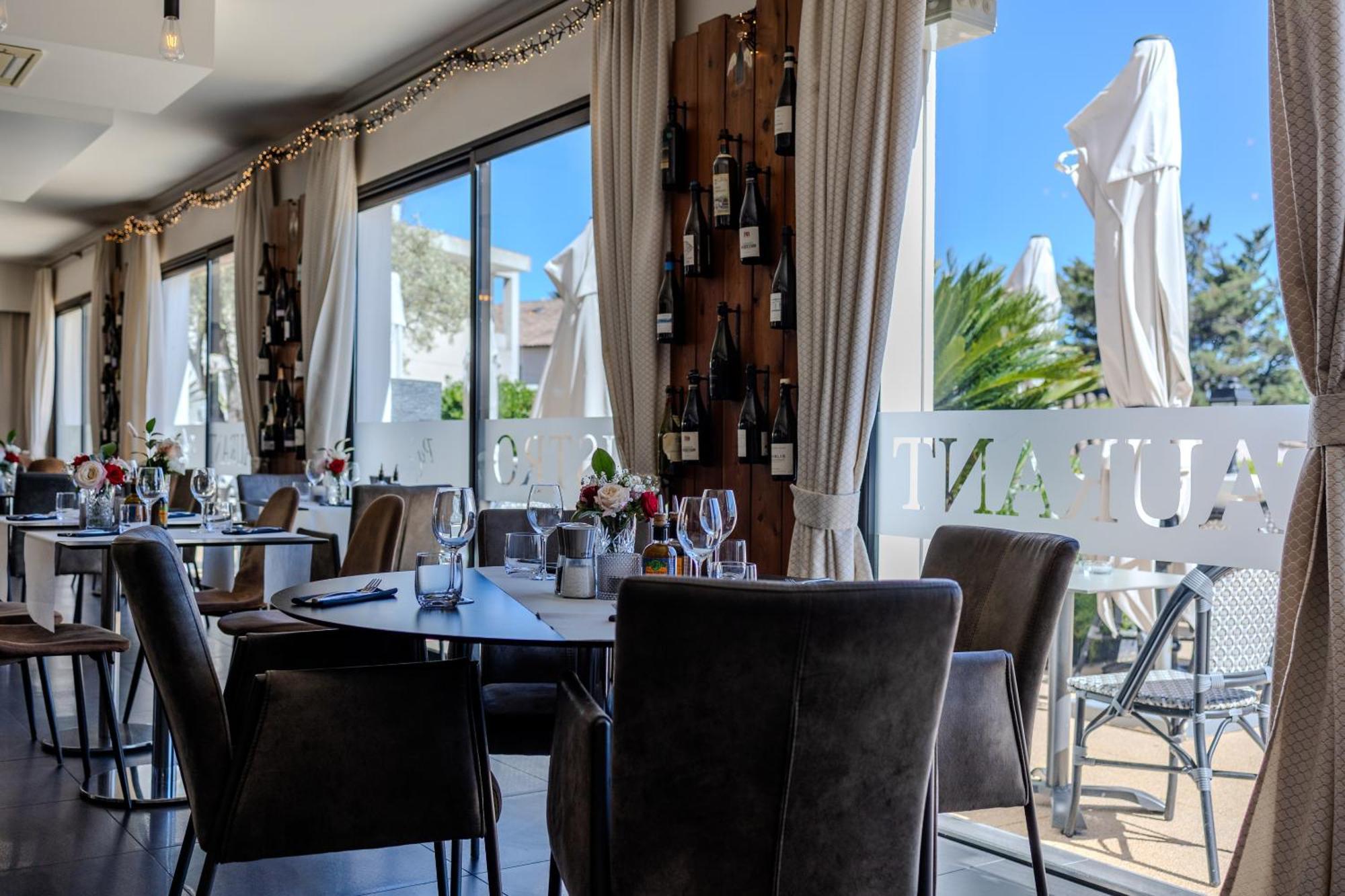 Hotel & Restaurant Perla Riviera Villeneuve-Loubet Exteriör bild